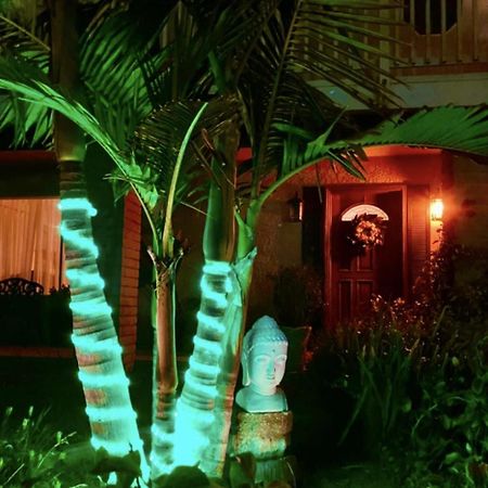 Tropical Retreat Close To Beach グローバー・ビーチ エクステリア 写真